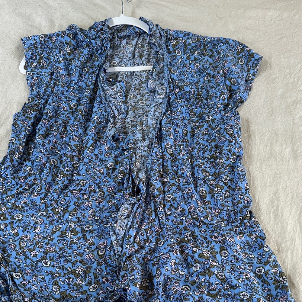 Old Navy Blue and Black Floral Top